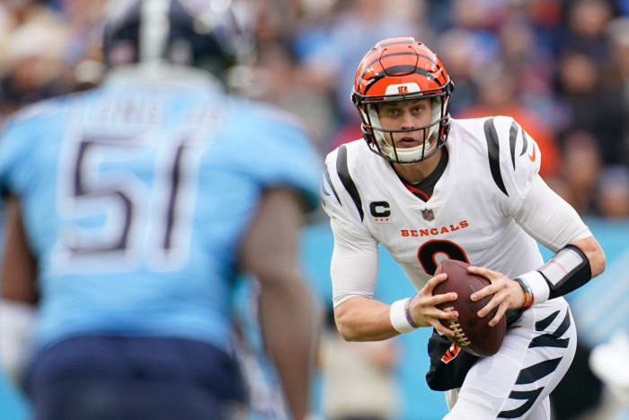 Cincinnati Bengals quarterback Joe Burrow (9) looks for an opening to pass as they face the Tennessee Titans during the second quarter at Nissan Stadium Sunday, Nov. 27, 2022, in Nashville, Tenn. Nfl Cincinnati Bengals At Tennessee Titans